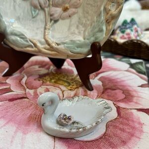 Vintage-Style White Swan Dish